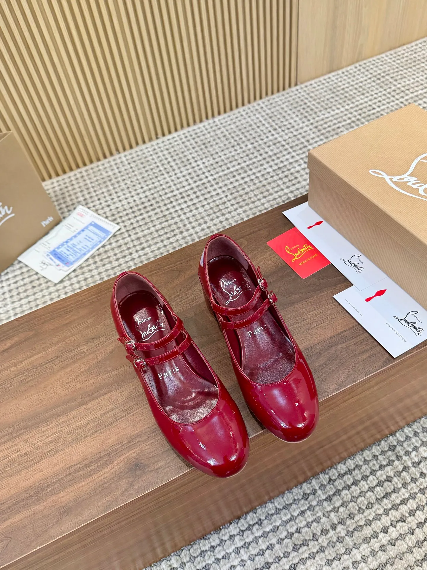 👟👟Ex-factory price 660👟👟 Christian Louboutin CL👠 "Patent Leather Series" Noble and luxurious, real blingbling✨ Real materials, all customized by the pattern maker, and the materials are made of original customized materials to achieve the taste of the original. 6 color options💍Upper: imported 👉cow patent leather💪 Inner: sheepskin feet/lining Size: 34-40.41.42 Heel height: 6.5cm Genuine leather sole